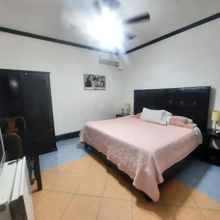 Hotel Garcias Suites, ลินาเรส ภายนอก รูปภาพ