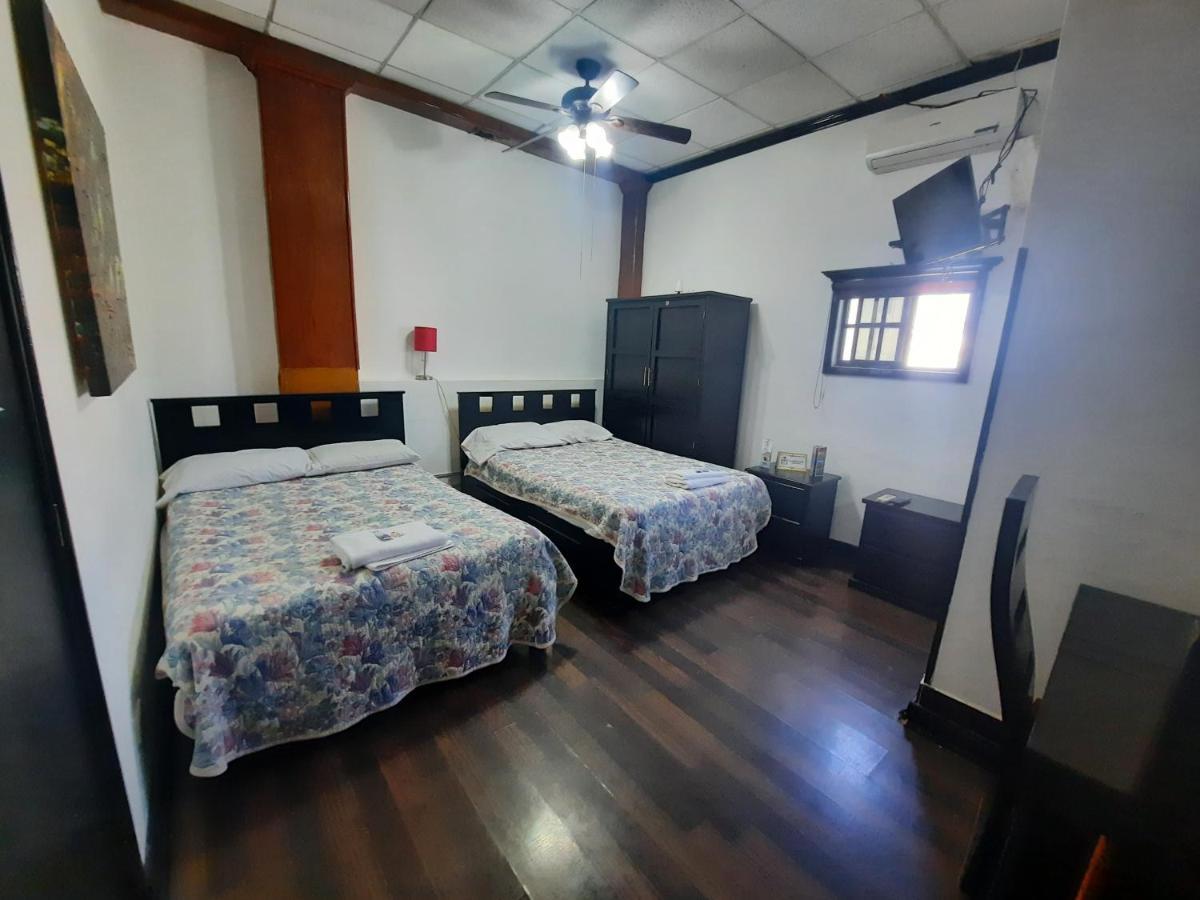 Hotel Garcias Suites, ลินาเรส ภายนอก รูปภาพ