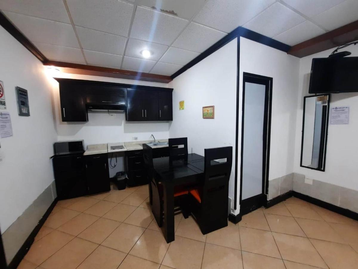 Hotel Garcias Suites, ลินาเรส ภายนอก รูปภาพ