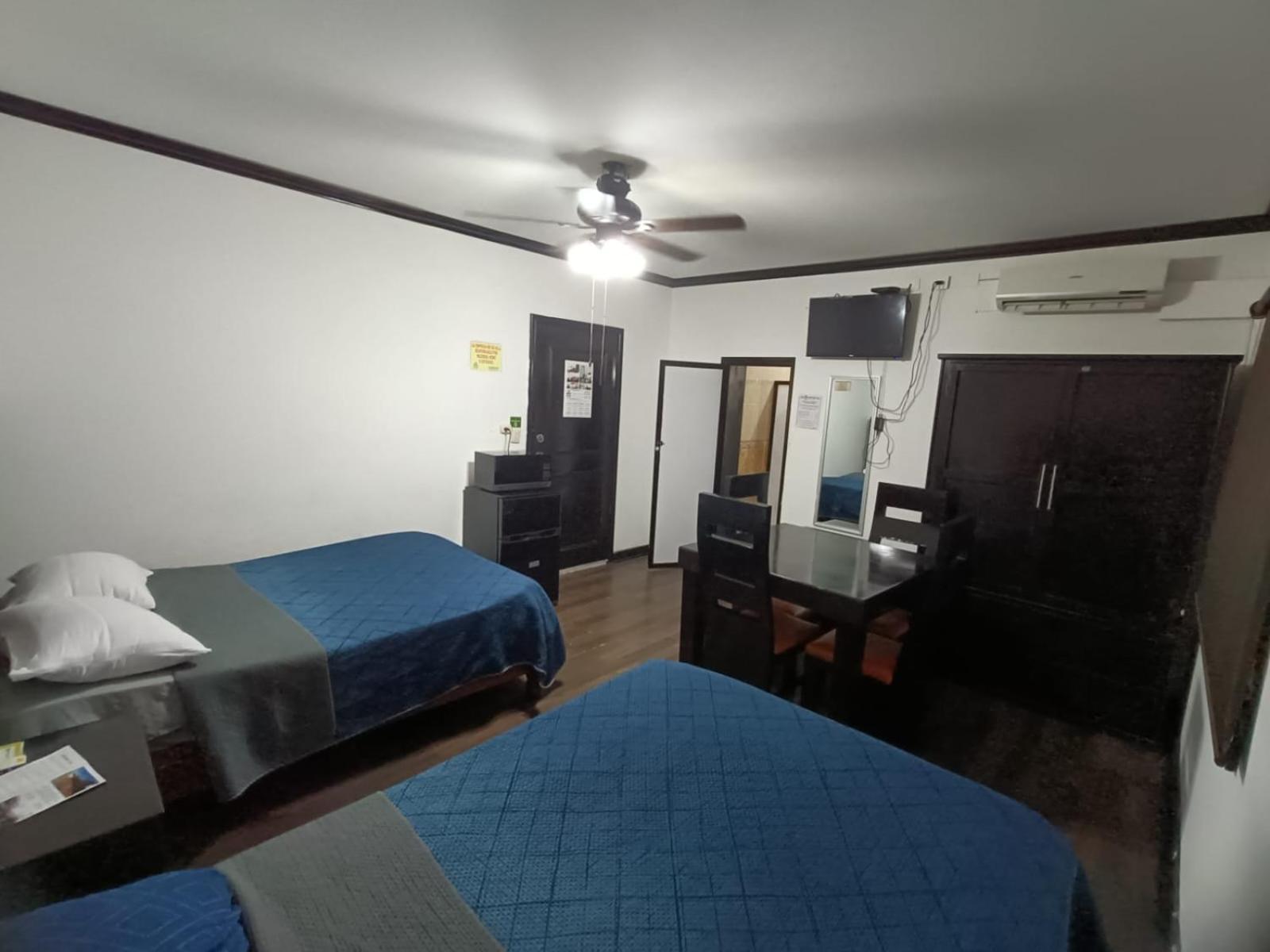 Hotel Garcias Suites, ลินาเรส ภายนอก รูปภาพ
