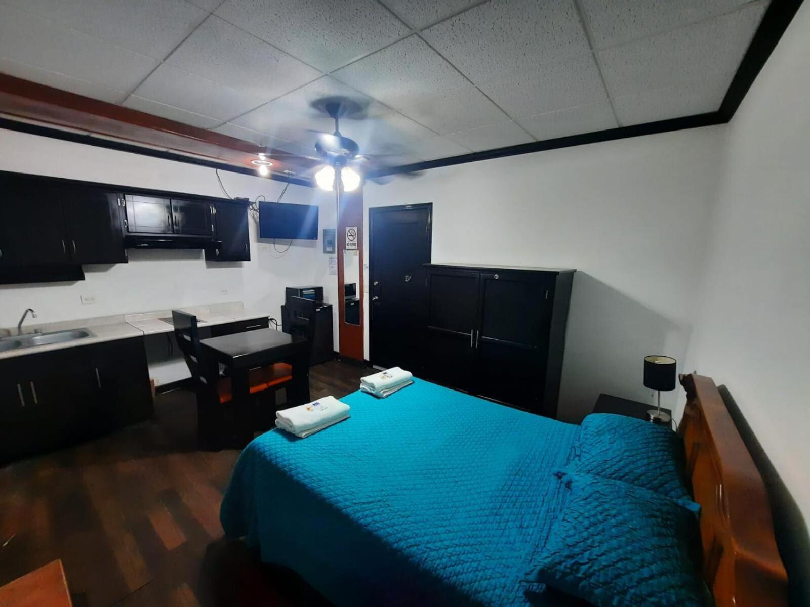 Hotel Garcias Suites, ลินาเรส ภายนอก รูปภาพ