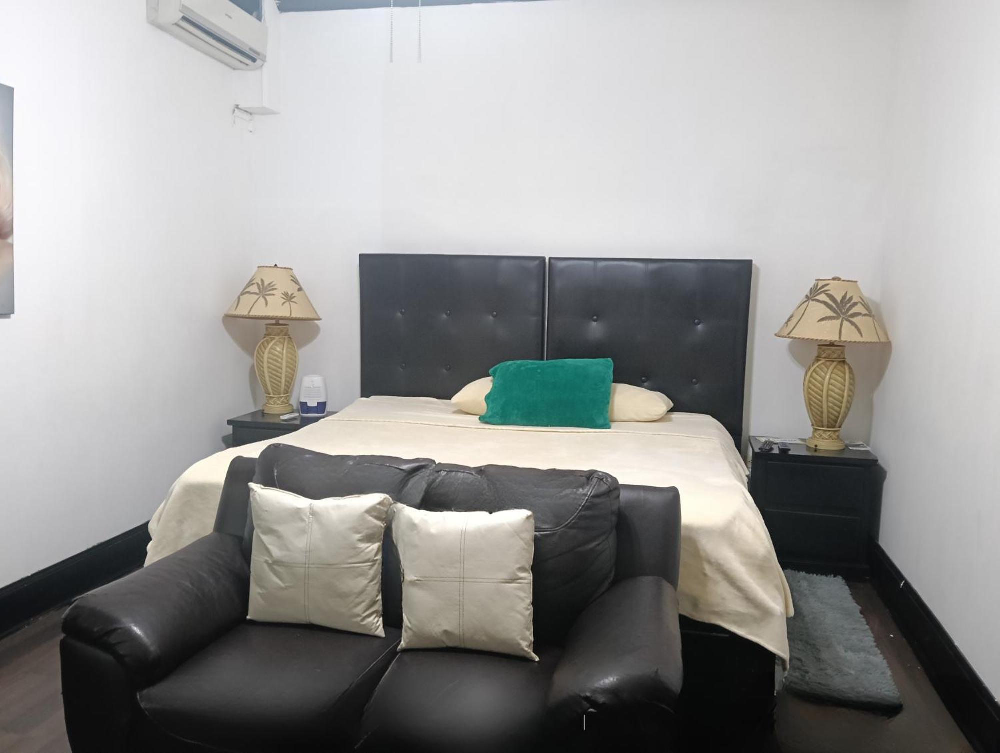 Hotel Garcias Suites, ลินาเรส ภายนอก รูปภาพ